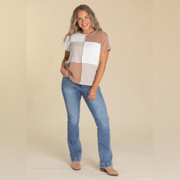 Checkmate Color-block Ribbed Top and Short Set.
Size Large - Picture 2 of 6